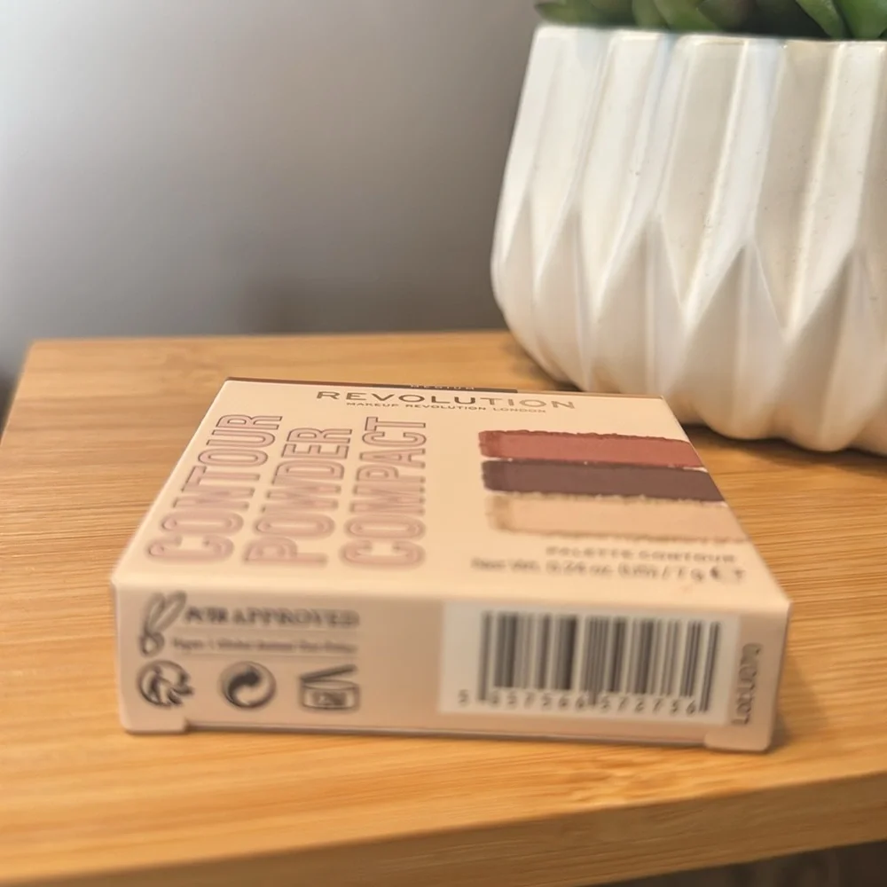New Revolution Contour Powder Compact - Light or Medium Shades Palette